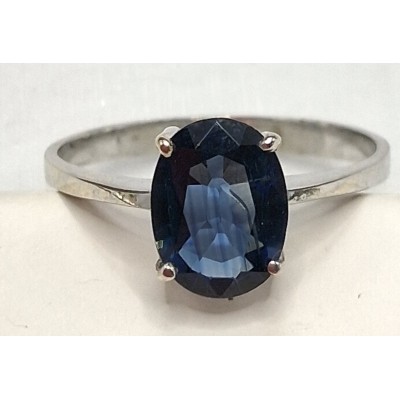 Anillo de oro blanco de 18ktes con zafiro