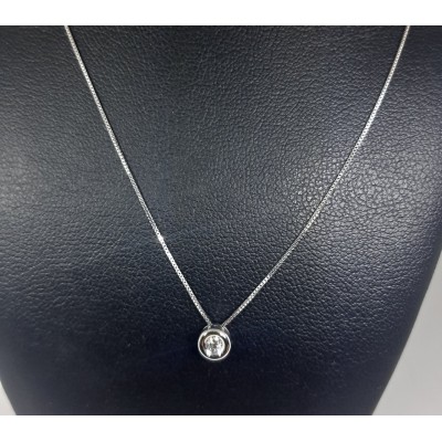 Cadena y colgante de oro con brillante