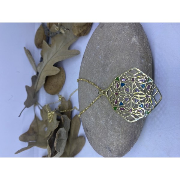 Collar con color