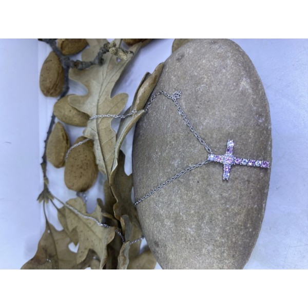 Collar cruz con piedras rosas
