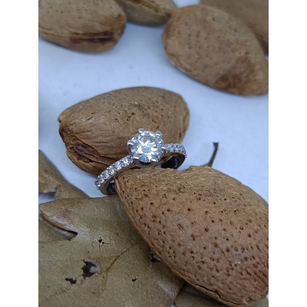 Anillo oror blanco con brillantes 1,15ctes