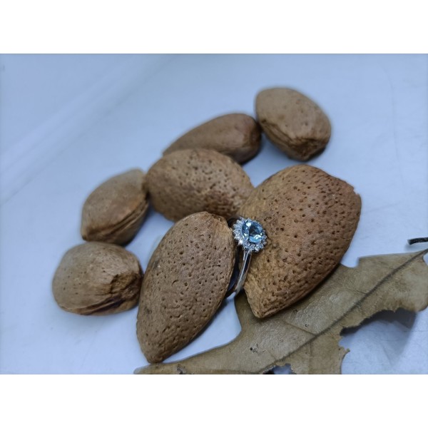 Anillo oro blanco con brillantes 0.12 ctes y aguamarina 0.42 ctes