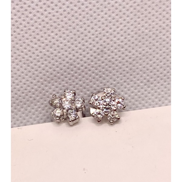 par pendientes oro blanco con brillantes.