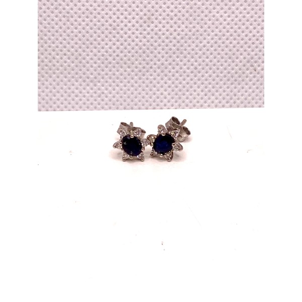 par pendientes de oro blanco con zafiros y brillantes.