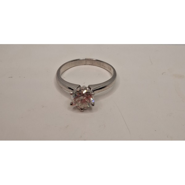 Anillo con oro blanco con brillantes