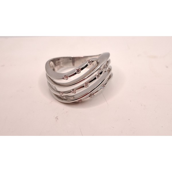 Anillo de oro blanco con brillantes