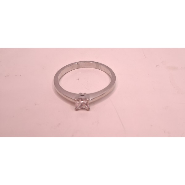 Anillo de oro blanco con brillantes
