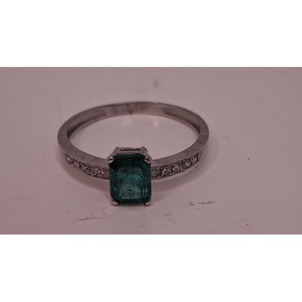 Anillo oro con esmeralda
