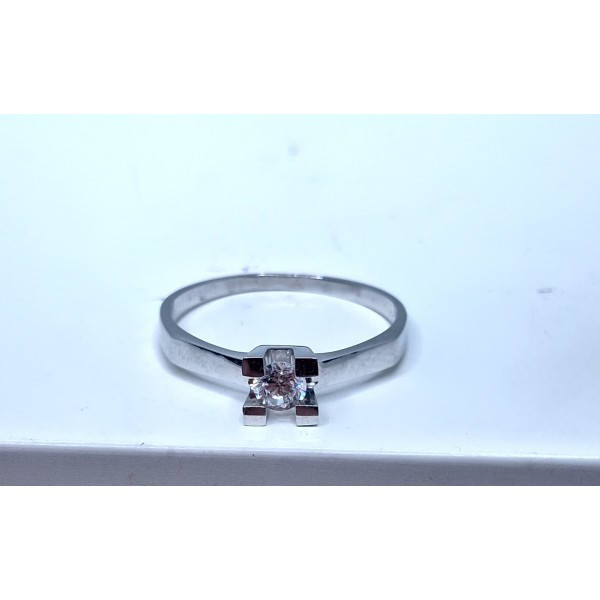 Anillo oro blanco con zc