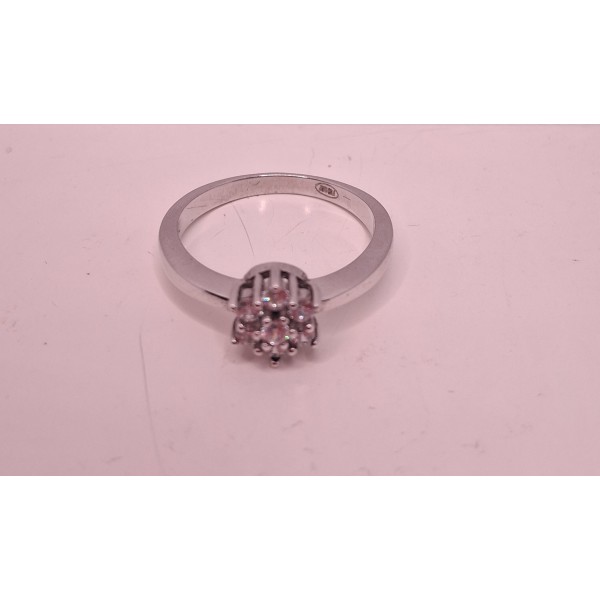 Anillo de oro blanco con zc