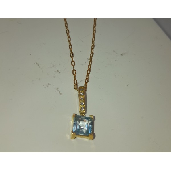 colgante oro con aguamarina