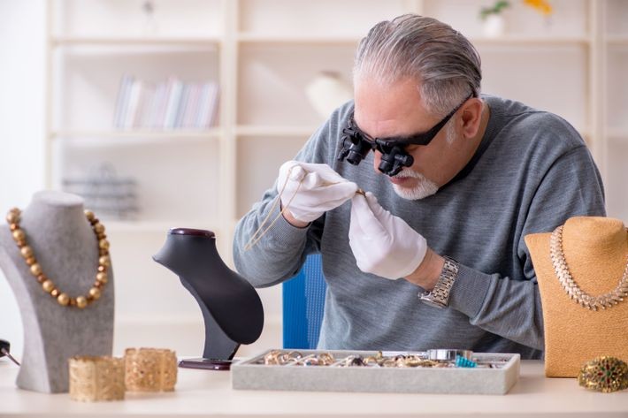 Cómo Cuidar tus Joyas: Consejos para que Siempre Luzcan como el Primer Día